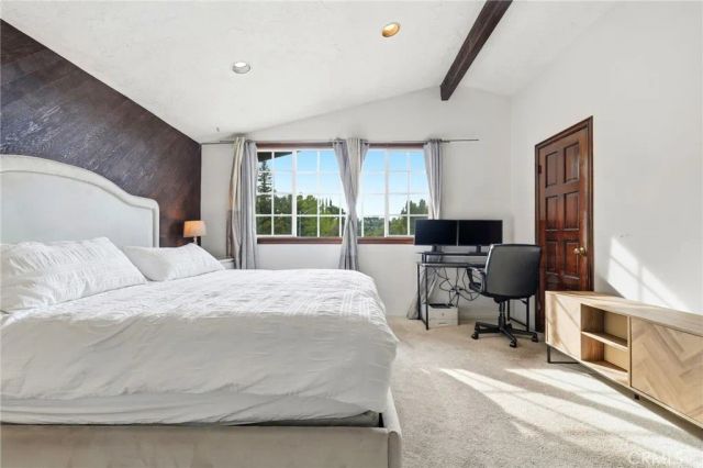 19122 Weston, Tarzana, CA 91356