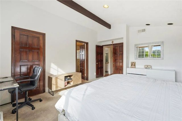 19122 Weston, Tarzana, CA 91356