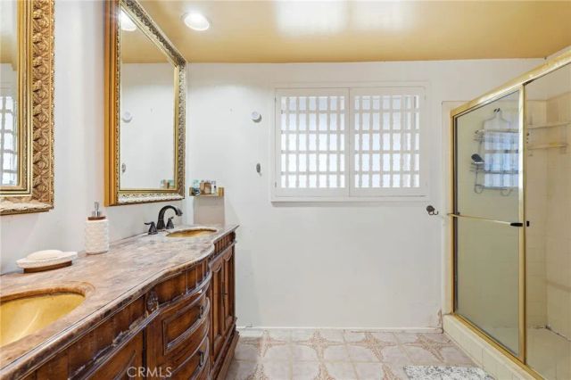 19122 Weston, Tarzana, CA 91356