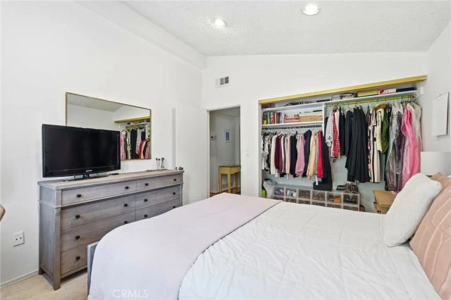 19122 Weston, Tarzana, CA 91356