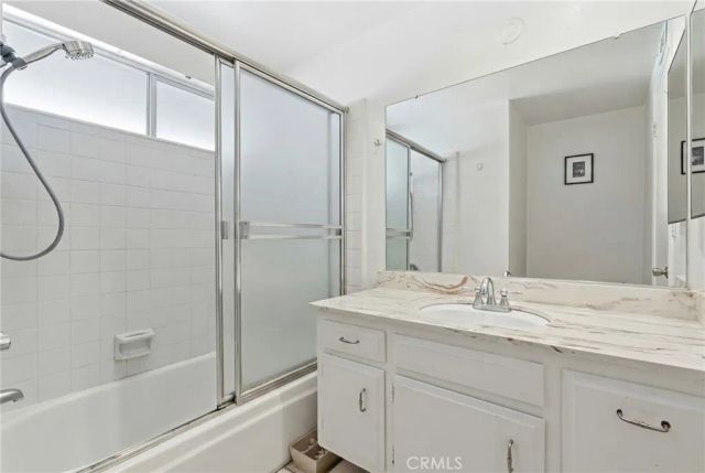 19122 Weston, Tarzana, CA 91356