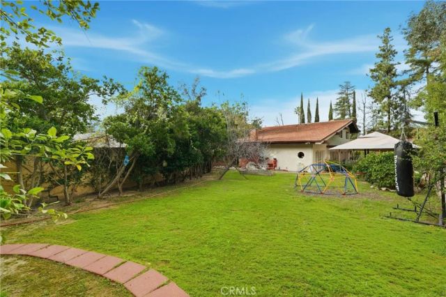 19122 Weston, Tarzana, CA 91356