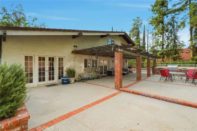 19122 Weston, Tarzana, CA 91356