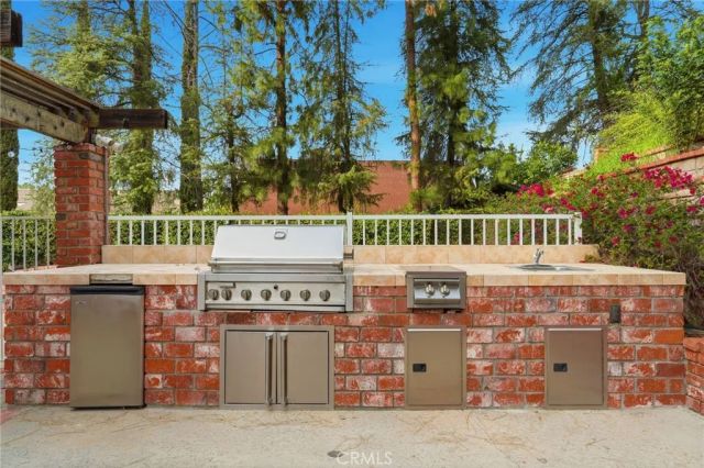 19122 Weston, Tarzana, CA 91356