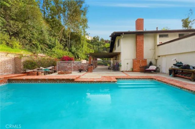 19122 Weston, Tarzana, CA 91356