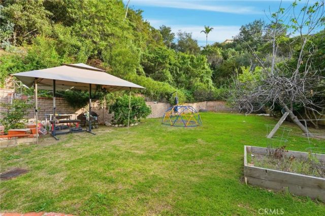 19122 Weston, Tarzana, CA 91356