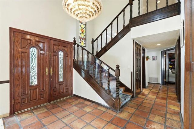 19122 Weston, Tarzana, CA 91356