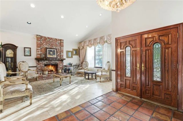 19122 Weston, Tarzana, CA 91356