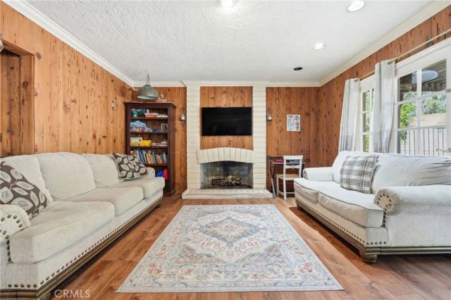19122 Weston, Tarzana, CA 91356