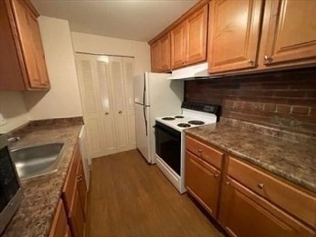 65 Greentree Lane 47, Weymouth, MA 02190