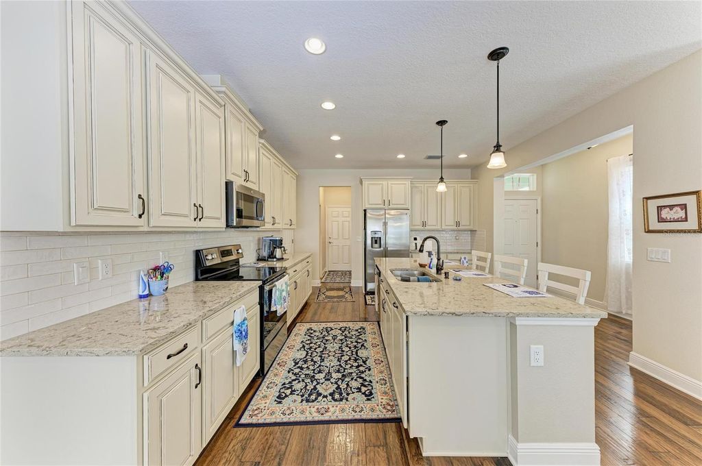 Image 13 of property listing at 7844 52ND TERRACE E, Bradenton, FL 34203