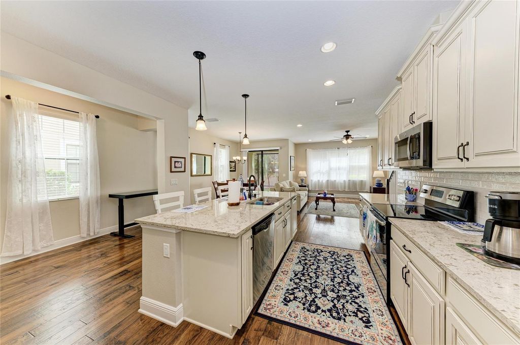 Image 14 of property listing at 7844 52ND TERRACE E, Bradenton, FL 34203