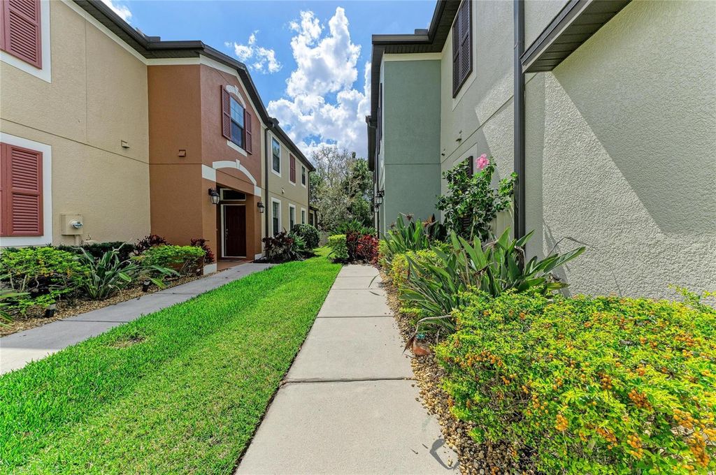 Image 3 of property listing at 7844 52ND TERRACE E, Bradenton, FL 34203