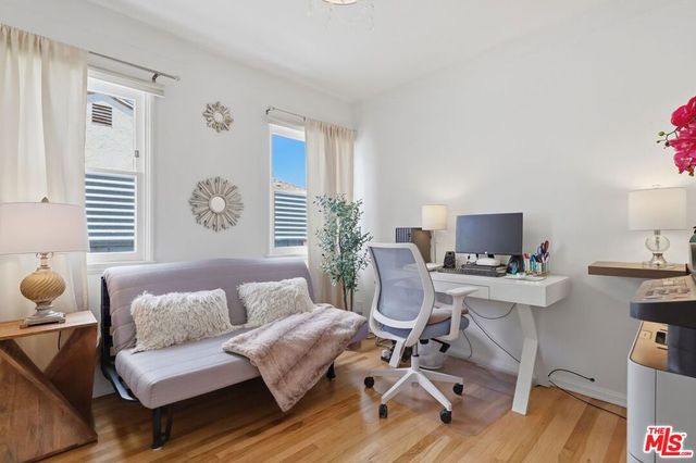 7870 Truxton Avenue, Los Angeles, CA 90045