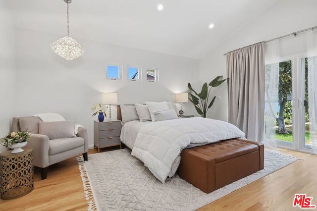 7870 Truxton Avenue, Los Angeles, CA 90045
