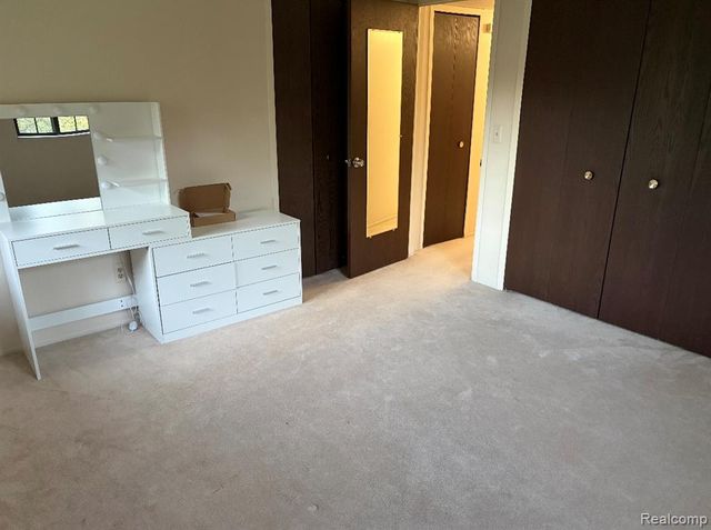 1867 Meadow Dale Court, Rochester Hills, MI 48309