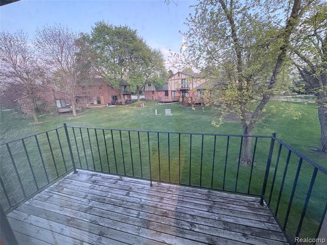 1867 Meadow Dale Court, Rochester Hills, MI 48309