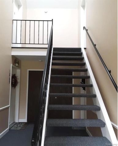 1867 Meadow Dale Court, Rochester Hills, MI 48309