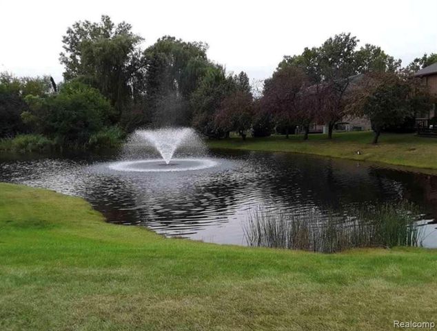 1867 Meadow Dale Court, Rochester Hills, MI 48309