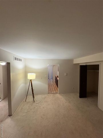 1867 Meadow Dale Court, Rochester Hills, MI 48309