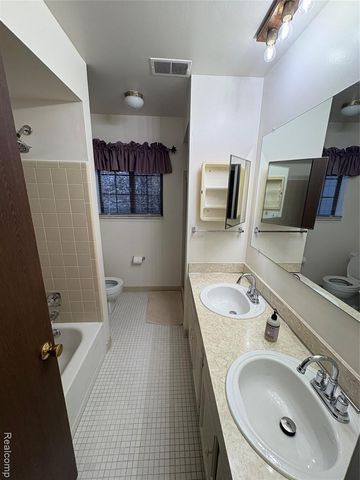 1867 Meadow Dale Court, Rochester Hills, MI 48309