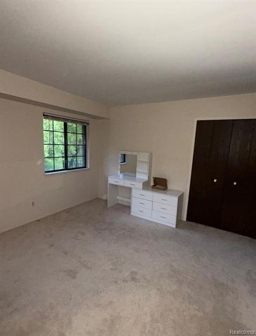 1867 Meadow Dale Court, Rochester Hills, MI 48309