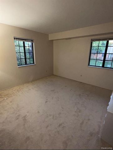 1867 Meadow Dale Court, Rochester Hills, MI 48309