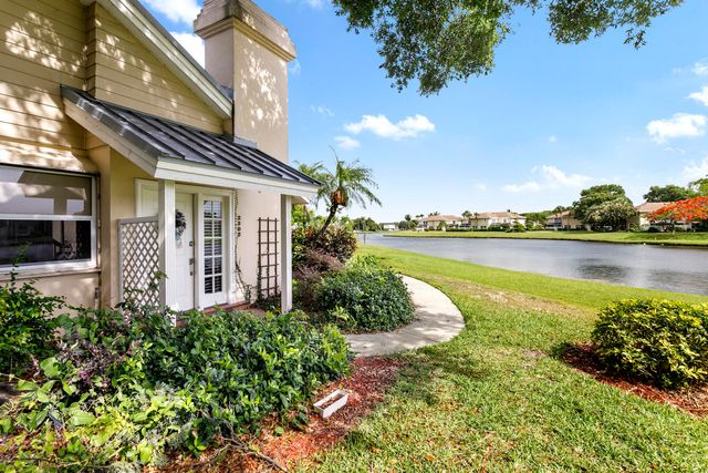 2302 Chadwick Court, Boynton Beach, FL 33436
