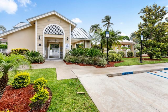 2302 Chadwick Court, Boynton Beach, FL 33436