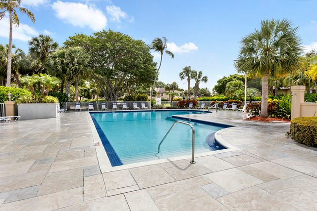 2302 Chadwick Court, Boynton Beach, FL 33436