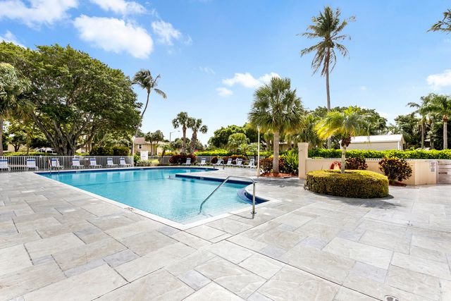 2302 Chadwick Court, Boynton Beach, FL 33436