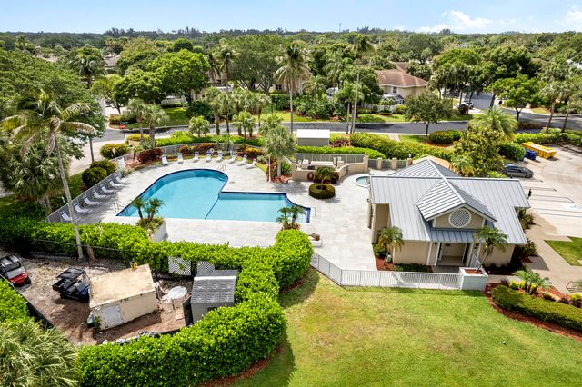 2302 Chadwick Court, Boynton Beach, FL 33436