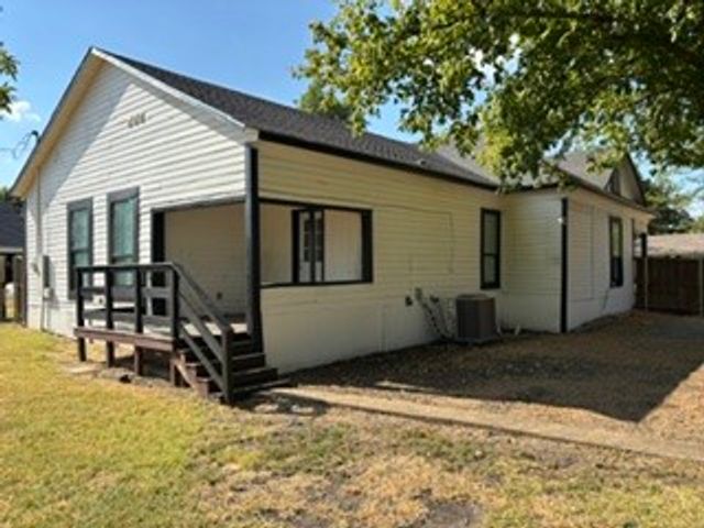 115 W Spruce Street, Whitewright, TX 75491