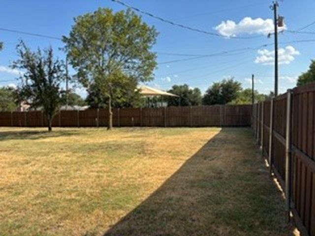 115 W Spruce Street, Whitewright, TX 75491