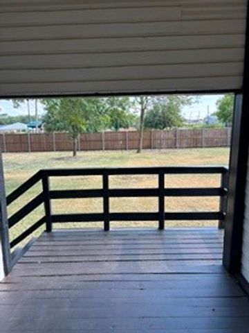 115 W Spruce Street, Whitewright, TX 75491