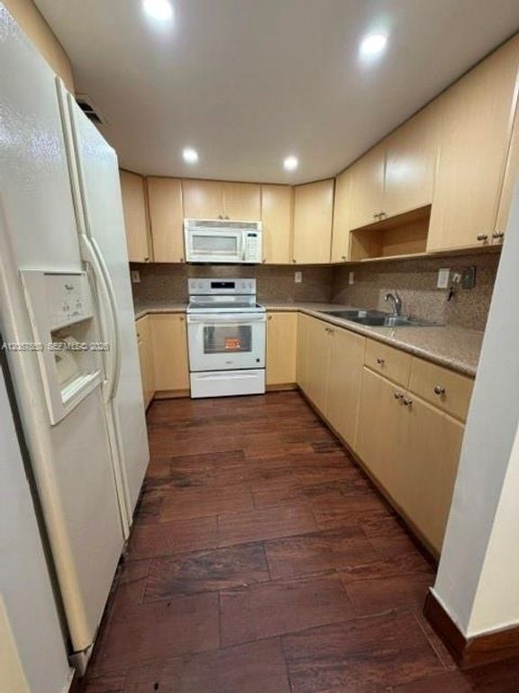 8820 SW 123rd Court L103, Miami, FL 33186