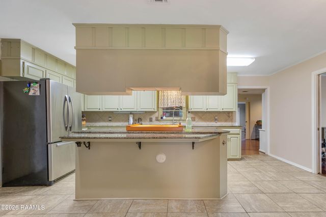 614 Loreauville Road, New Iberia, LA 70563