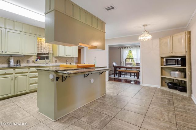 614 Loreauville Road, New Iberia, LA 70563