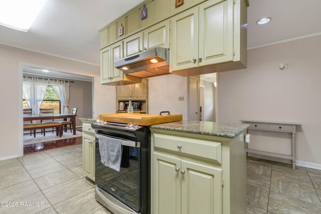 614 Loreauville Road, New Iberia, LA 70563