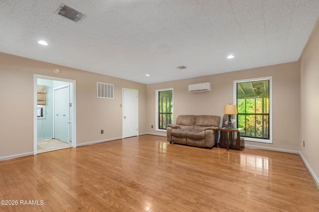 614 Loreauville Road, New Iberia, LA 70563
