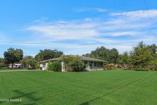 614 Loreauville Road, New Iberia, LA 70563
