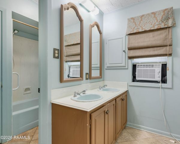 614 Loreauville Road, New Iberia, LA 70563