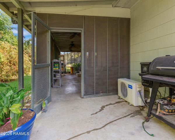 614 Loreauville Road, New Iberia, LA 70563
