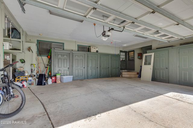 614 Loreauville Road, New Iberia, LA 70563