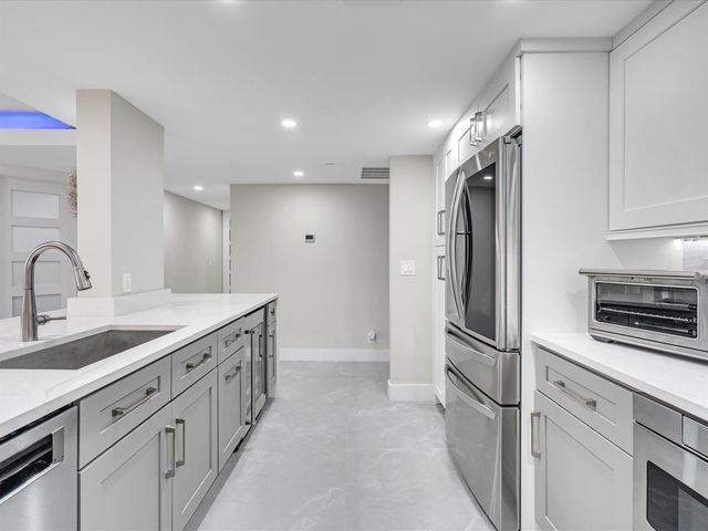1150 Hillsboro Mile 302, Hillsboro Beach, FL 33062