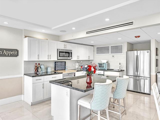 1150 Hillsboro Mile 302, Hillsboro Beach, FL 33062