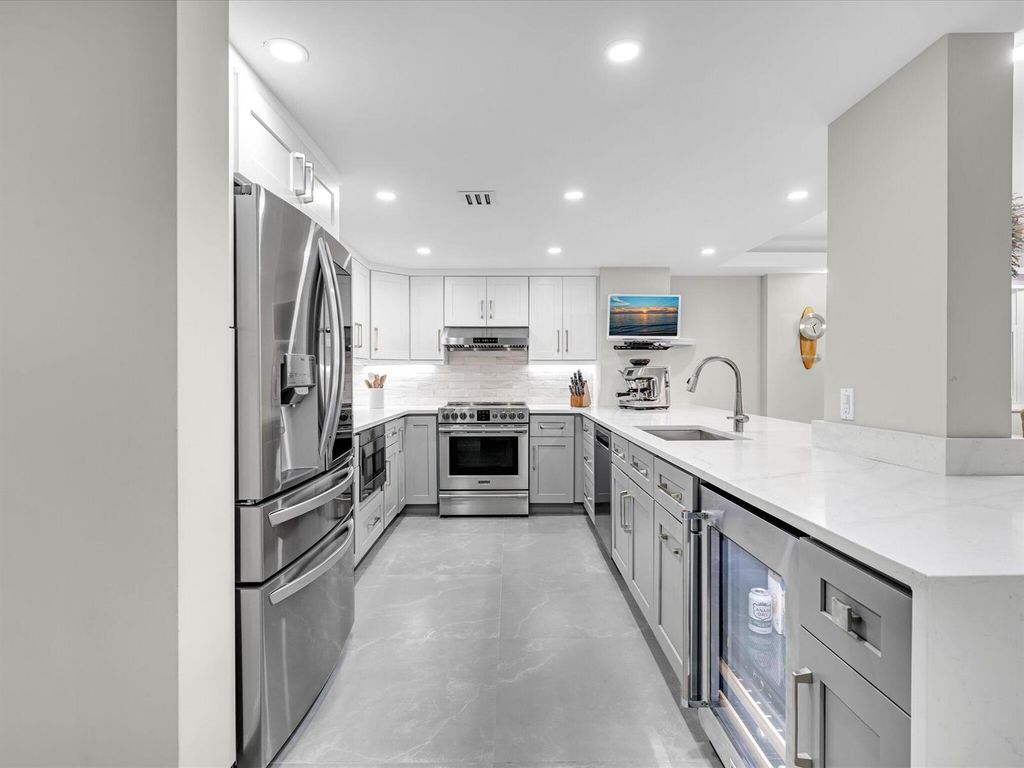 1150 Hillsboro Mile 302, Hillsboro Beach, FL 33062