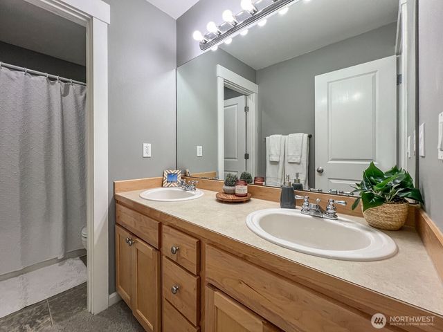 34614 SE Curtis Drive, Snoqualmie, WA 98065