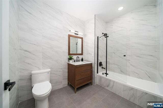 649 38th Street 502, Union City, NJ 07087