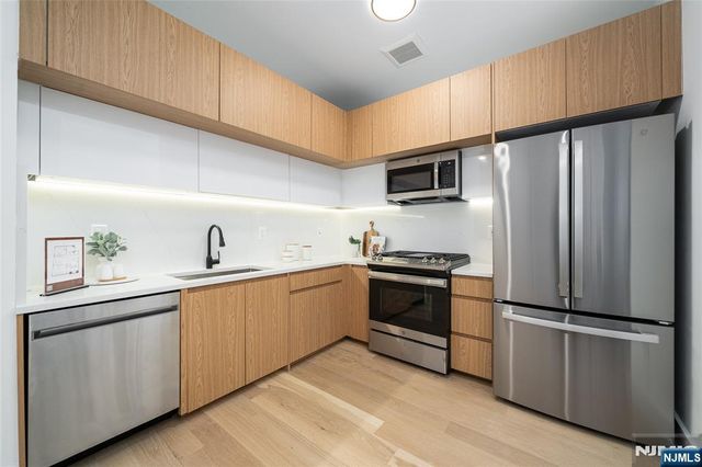 649 38th Street 502, Union City, NJ 07087